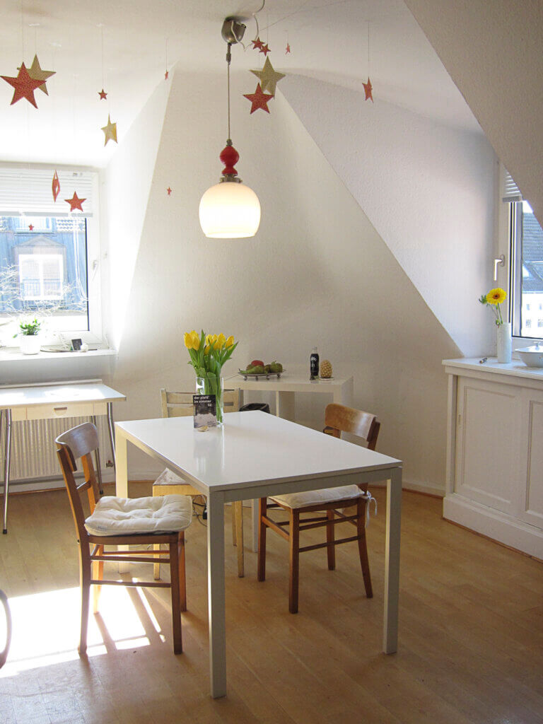 Berufstätigen-WG 2er-WG Zimmer Wohngemeinschaft Düsseldorf Esstisch